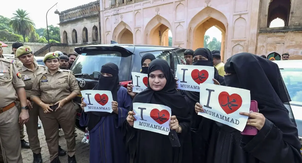 मंदिरों की दीवारों पर लिखा- ‘I Love Muhammad’, गांव में तनाव; 8 लोगों पर केस दर्ज
