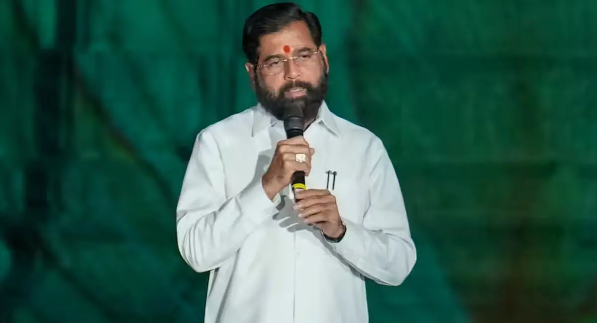 शिंदे के 35 विधायक टूटेंगे, संजय राउत ने चुनाव आयोग से लिया संज्ञान