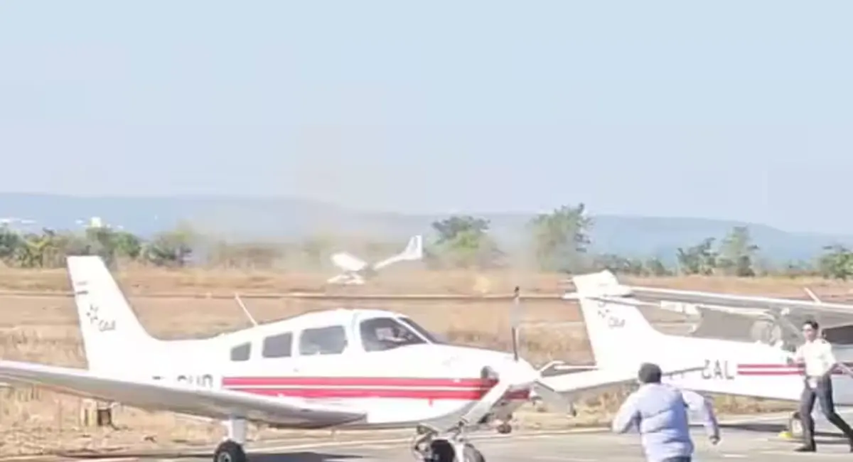 रनवे पर विमान फिसला, जमीन से टकराया; पायलट घायल