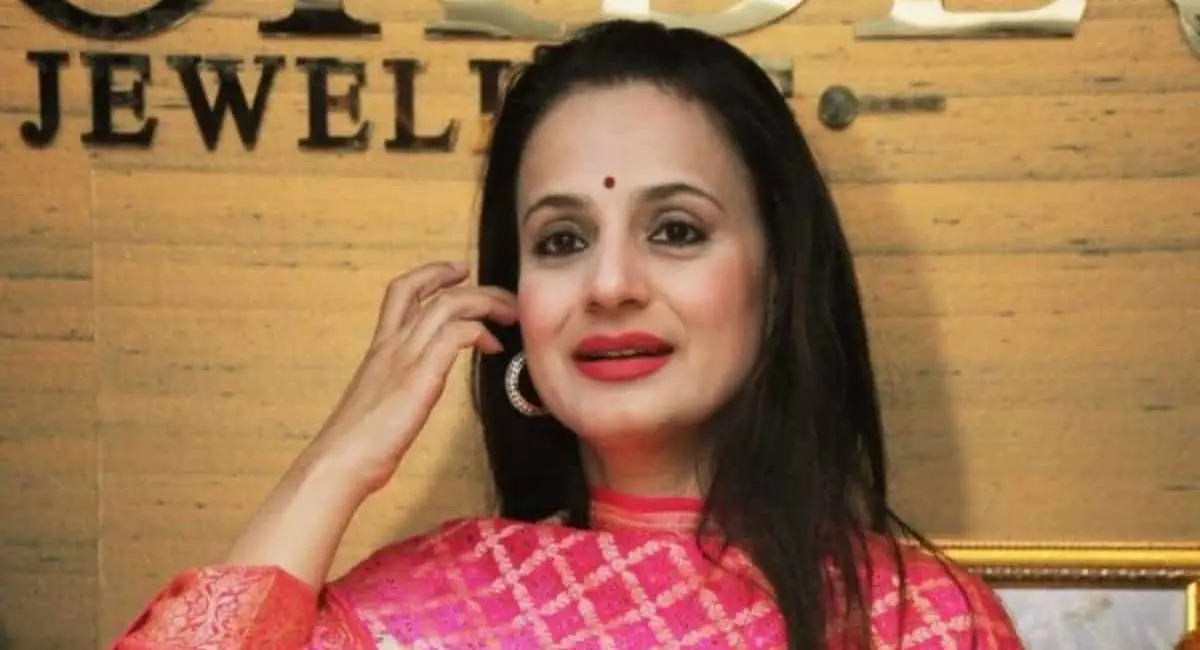 एक्ट्रेस अमीषा पटेल ने गैर-जमानती वारंट के खिलाफ तोड़ी चुप्पी, आरोपों को बताया झूठा