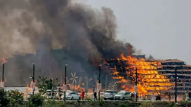 लाखों का नुकसान,प्रशासन ने खाली कराया क्षेत्र