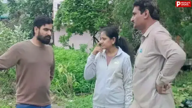 इटारसी में सीएमओ सुरेखा जाटव का औचक निरीक्षण, सड़क पर कचरा फेंकने पर ₹500 का जुर्माना
