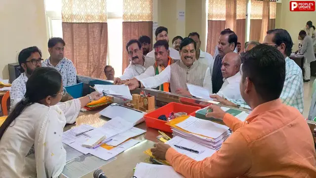 बीजेपी उम्मीदवार आशुतोष तिवारी ने भरा नामांकन, सीएम मोहन यादव रहे मौजूद