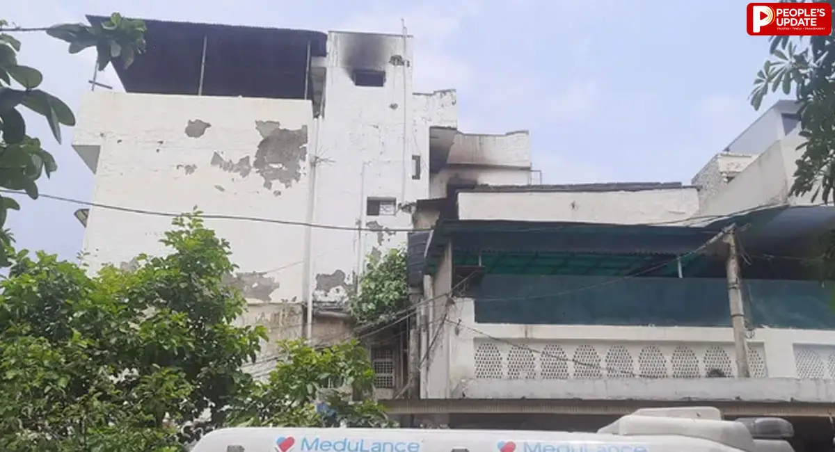 दो बेटियां और मां जिंदा जले, घर का दरवाजा तोड़कर निकाले शव