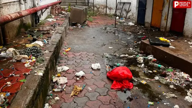 गंदगी के बीच इलाज कराने को मजबूर मरीज, संक्रमण का खतरा बढ़ा