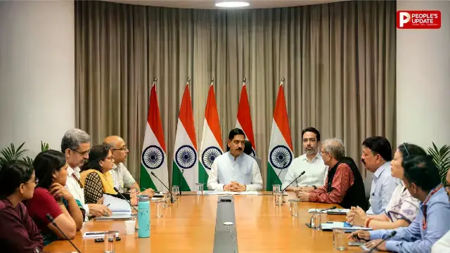 धर्मेंद्र प्रधान के बाद प्रह्लाद जोशी ने संभाला शिक्षा मंत्रालय, मोदी सरकार ने दिया अतिरिक्त प्रभार