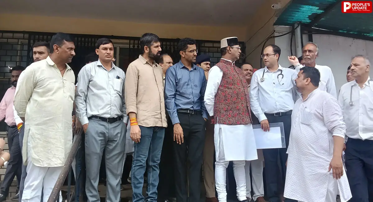 हरदा जिला अस्पताल पहुंचे मंत्री विश्वास सारंग, ट्रॉमा सेंटर में गंदगी देखकर भड़के