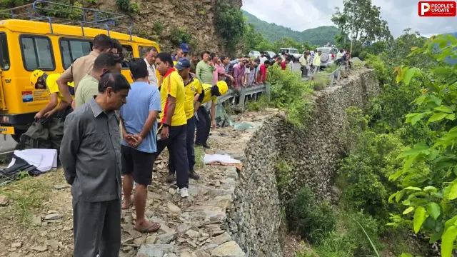 देवप्रयाग-पौड़ी मार्ग पर बड़ा हादसा : खाई में गिरी कार, 5 की मौत; रेस्क्यू ऑपरेशन जारी