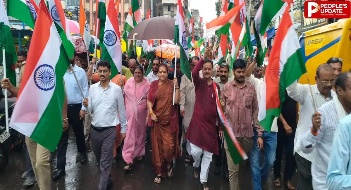 रिमझिम बारिश में निकली तिरंगा यात्रा, बुरहानपुर में गूंजे भारत माता के जयकारे