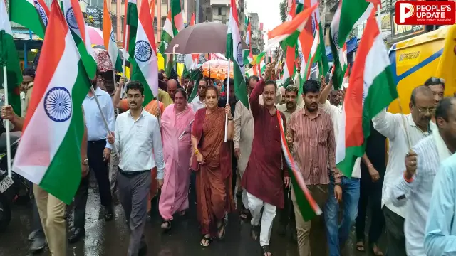 रिमझिम बारिश में निकली तिरंगा यात्रा, बुरहानपुर में गूंजे भारत माता के जयकारे