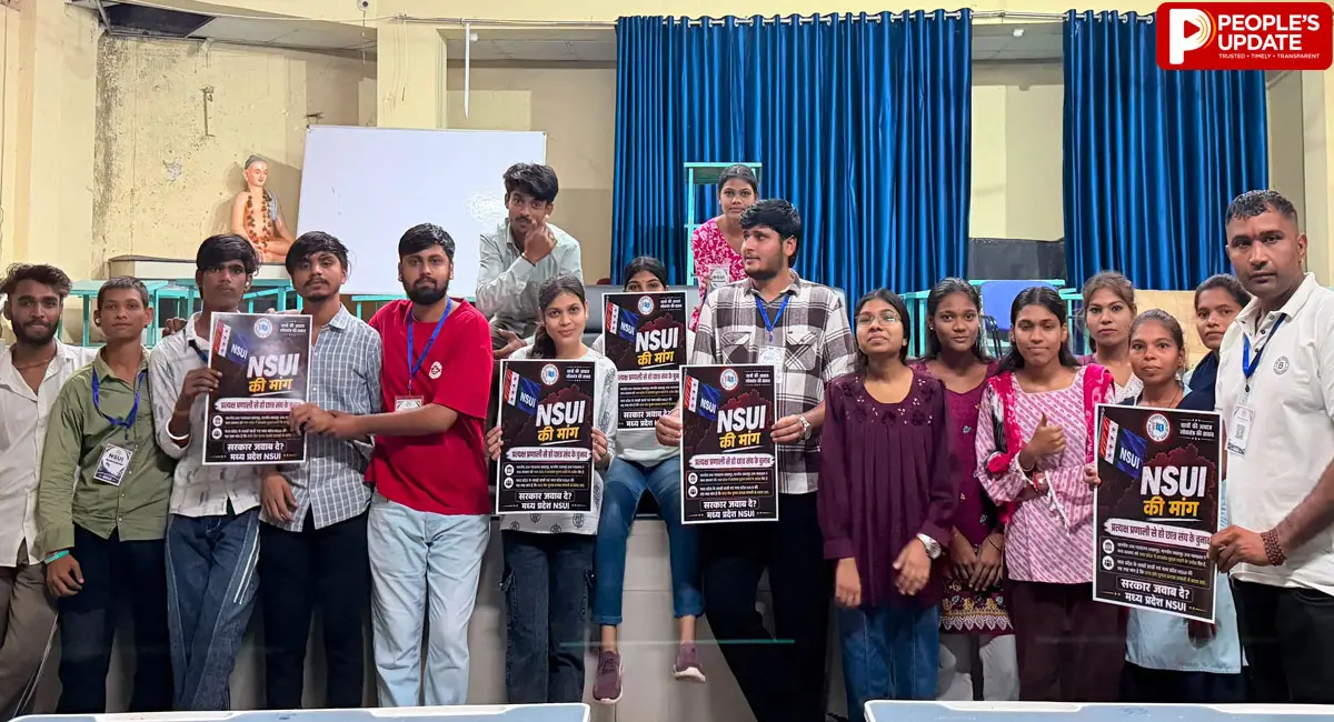 हरदा में छात्रसंघ चुनाव की मांग तेज, NSUI ने कॉलेज में किया प्रदर्शन