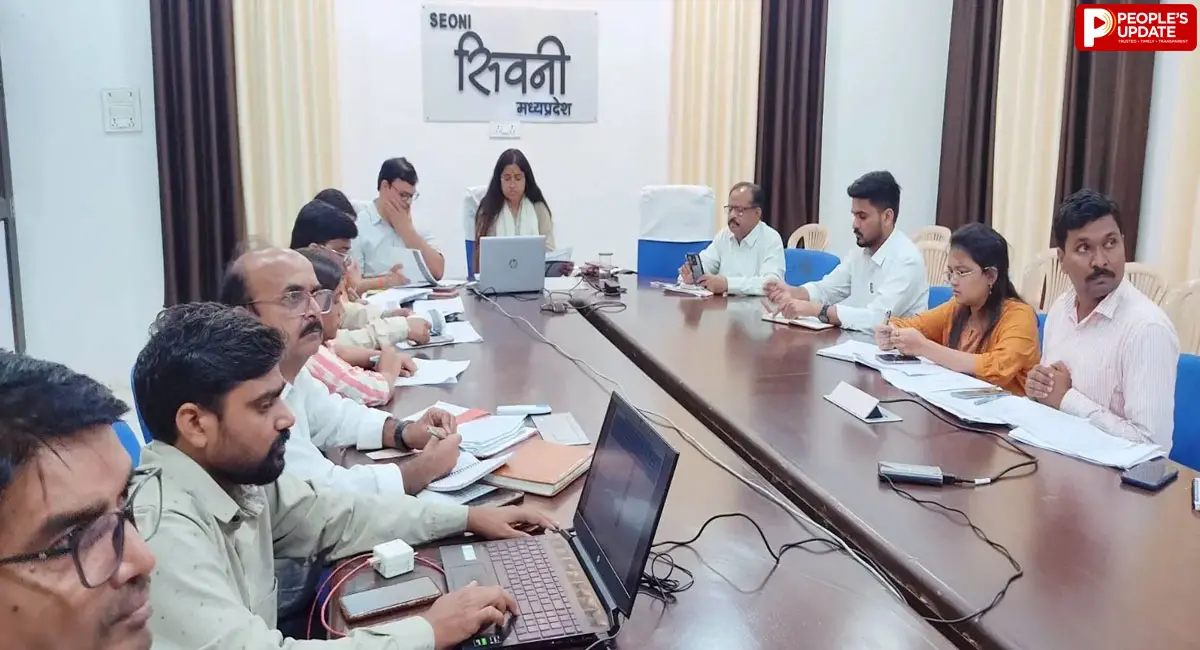 सिवनी कलेक्टर ने राजस्व अधिकारियों को दिए सख्त निर्देश, लंबित मामलों का समय-सीमा में करें निराकरण