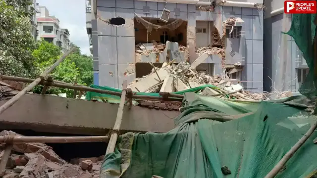 हैदराबाद में 7 मंजिला अवैध इमारत भरभराकर गिरी, 2 की मौत; मलबे में रेस्क्यू ऑपरेशन जारी