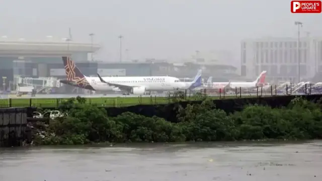 दिल्ली-NCR में भारी बारिश से उड़ानों पर असर, 14 फ्लाइट डायवर्ट; यात्रियों के लिए अलर्ट