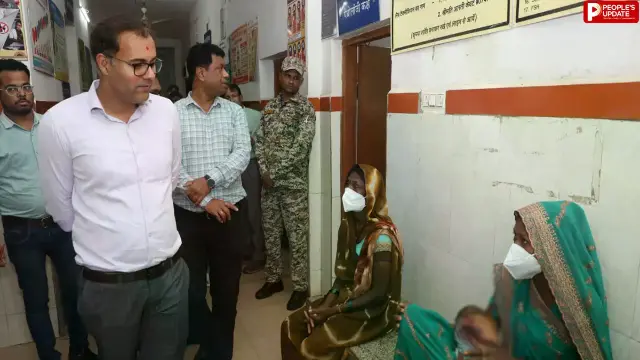 दादा, क्या तकलीफ है...? बीमार बुजुर्ग दंपति के लिए बेटे बने कलेक्टर, खुद डॉक्टर के कमरे तक लेकर गए