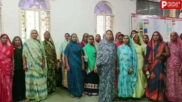 हरदा में अवैध शराब के खिलाफ महिलाओं का मोर्चा, कलेक्टर से शिकायत; बोलीं- बिगड़ रहा गांव का माहौल
