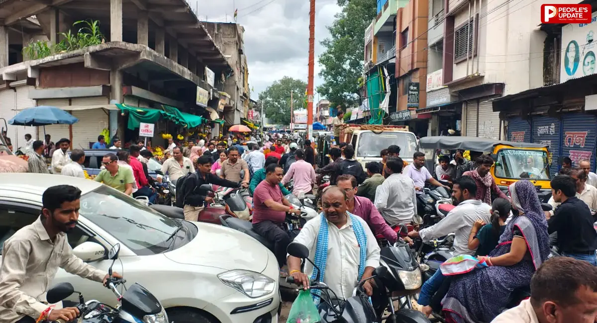 सिवनी मालवा की संकरी सड़क बनी मुसीबत,गांधी चौक से रेंज ऑफिस तक रोज जाम; पैदल निकलना भी मुश्किल