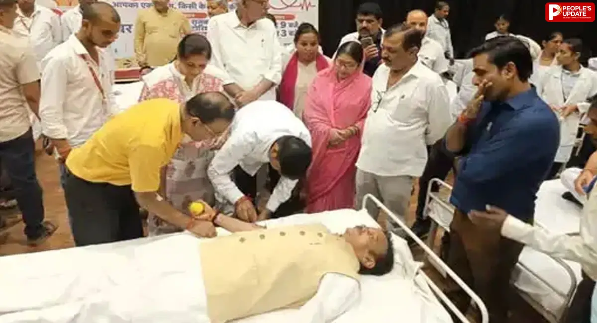 रीवा में सेवा संकल्प अभियान के तहत रक्तदान महाअभियान, डिप्टी CM ने खुद किया रक्तदान