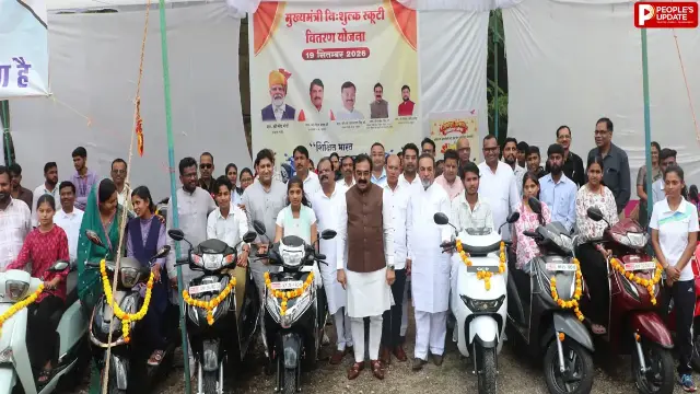 मेधावी विद्यार्थियों को CM मोहन यादव की सौगात, 7,400 से ज्यादा छात्रों को मिली स्कूटी