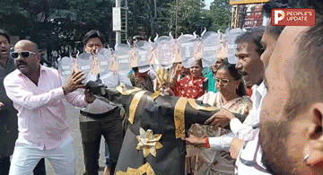 इंदौर में कांग्रेस ने महापौर पुष्यमित्र भार्गव को बताया ‘मित्रासुर’, रीगल चौराहे पर फूंका पुतला