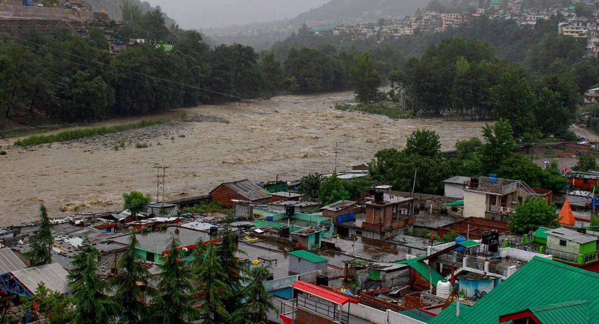हिमाचल में फिर भारी बारिश का अलर्ट, मंडी में नालों में बाढ़ से दहशत; मौसम विभाग ने जारी किया अलर्ट