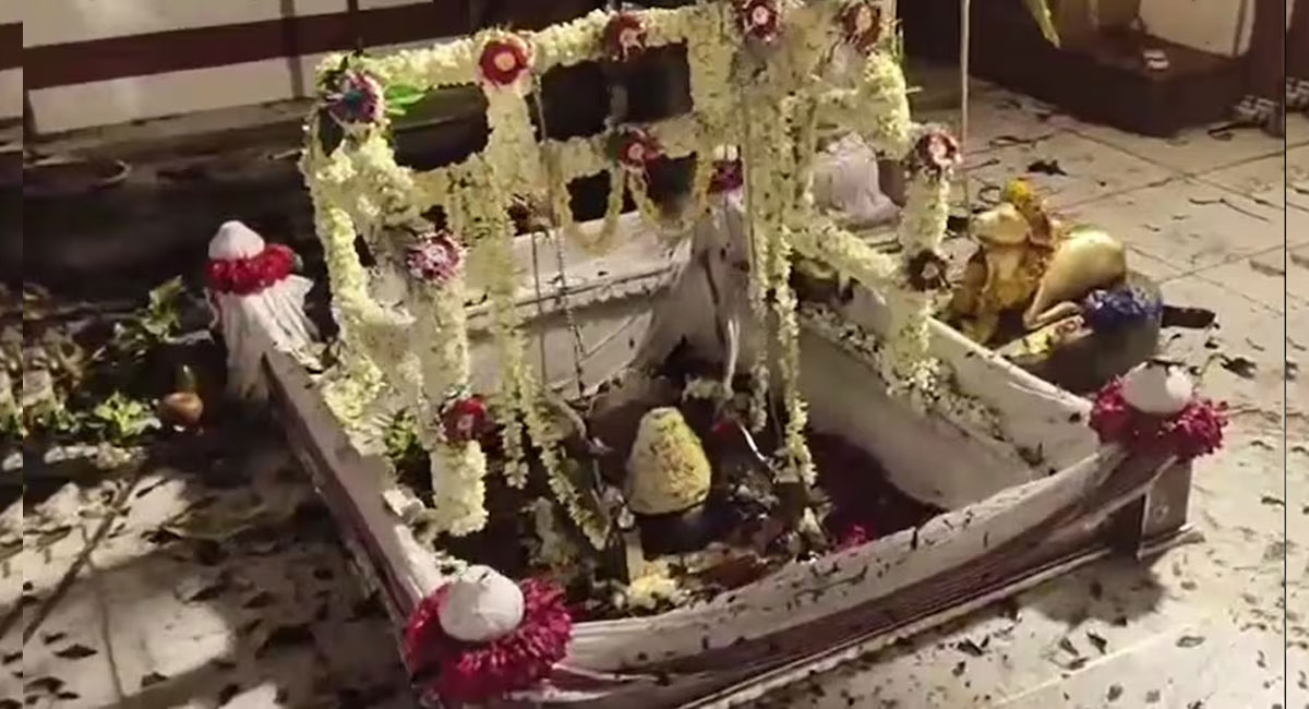 वाराणसी के ऐतिहासिक आत्मविश्वेश्वर महादेव मंदिर में लगी आग, 7 लोग झुलसे