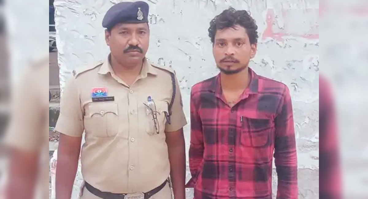 रायपुर में तलवार लेकर घूम रहा हिस्ट्रीशीटर गिरफ्तार, स्कूटी से मिला अवैध हथियार