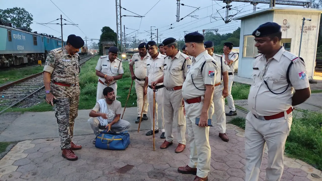 इटारसी जंक्शन पर GRP और RPF ने संयुक्त कार्रवाई, 30 वेंडर पकड़े