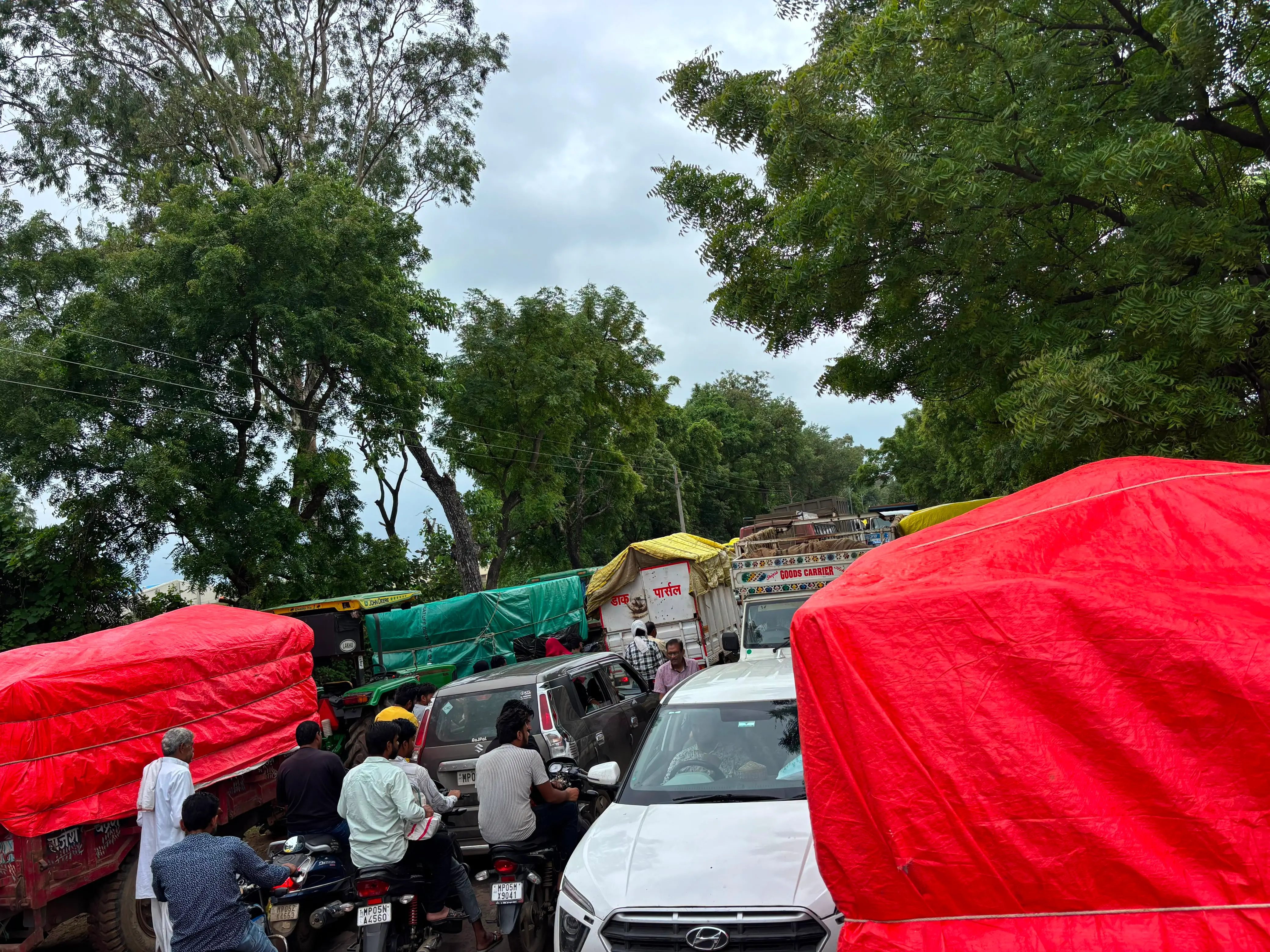कमिश्नर भी फंसे, कलेक्टर ने दिए व्यवस्था सुधारने के निर्देश