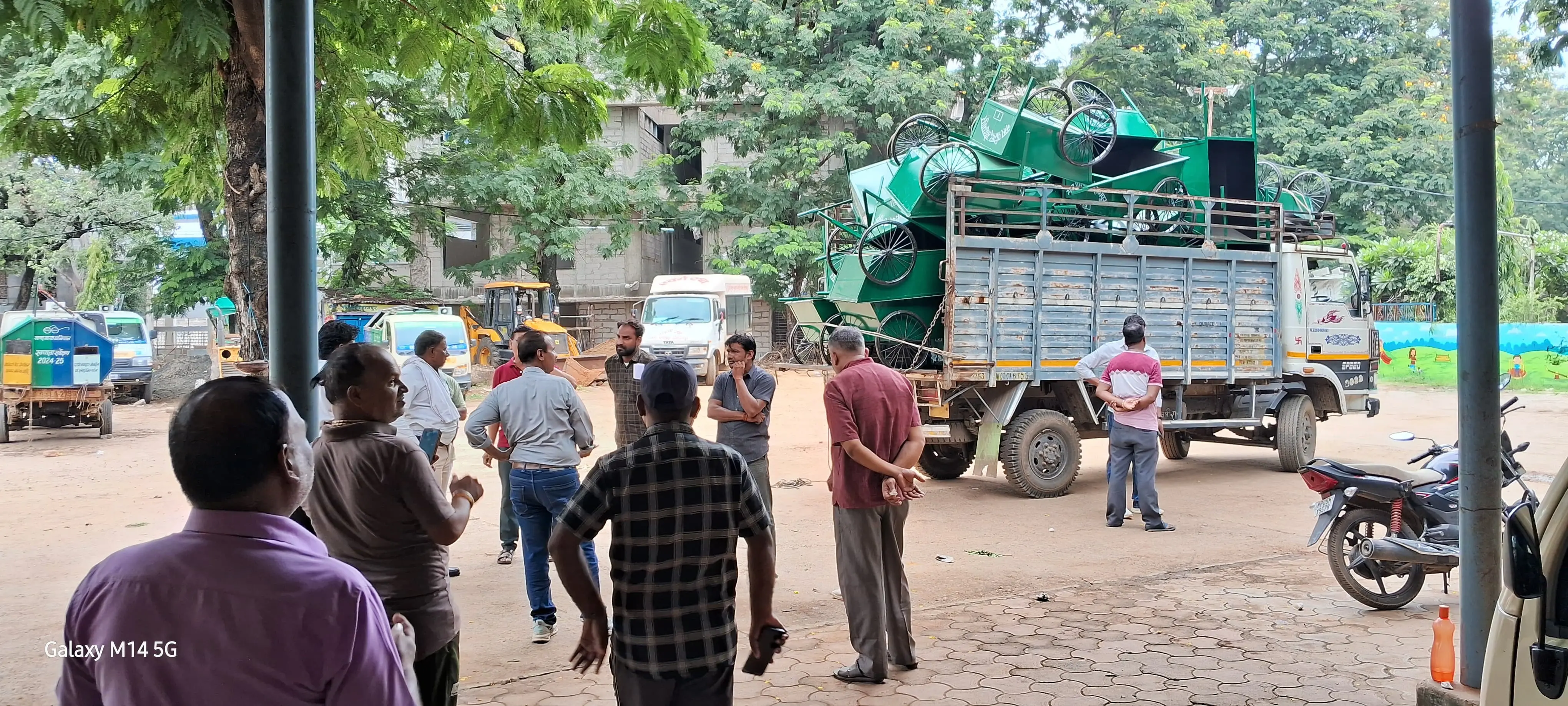 सोहागपुर नगर परिषद में बढ़ी खींचतान, कचरा गाड़ियों की गुणवत्ता पर भाजपा पार्षदों का विरोध