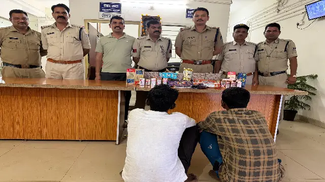 पान की दुकान में चोरी का खुलासा, दो आरोपी गिरफ्तार; नकदी के साथ 13 हजार का सामान बरामद
