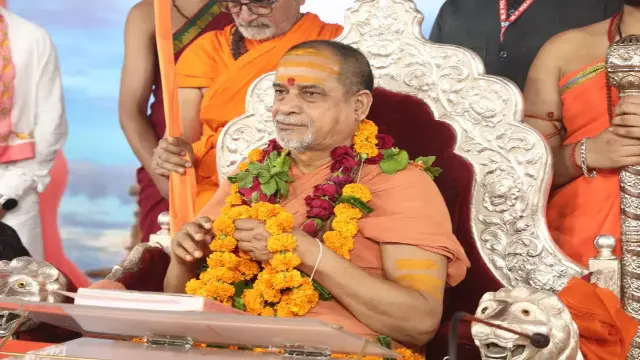 सिरोही में शंकराचार्य सदानंद सरस्वती के चातुर्मास्य आराधना महोत्सव में उमड़ रहे श्रद्धालु