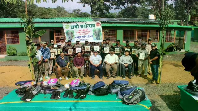 सतपुड़ा टाइगर रिजर्व में हाथी पुनर्यौवन शिविर का समापन, महावतों और चाराकटरों का सम्मान