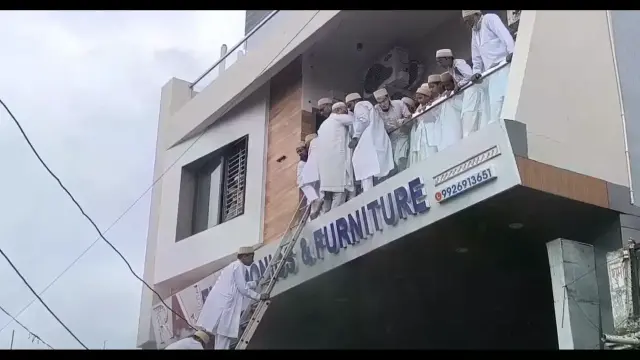 उद्घाटन समारोह के दौरान इलेक्ट्रॉनिक्स -फर्नीचर शोरूम में लगी आग, 25 लोगों का सफल रेस्क्यू