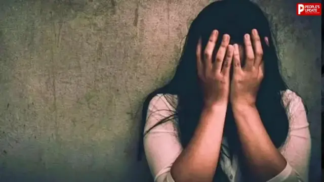 नहाते समय का बनाया वीडियो, फिर किया ब्लैकमेल, युवती ने लगाए पिता के दोस्त पर गंभीर आरोप