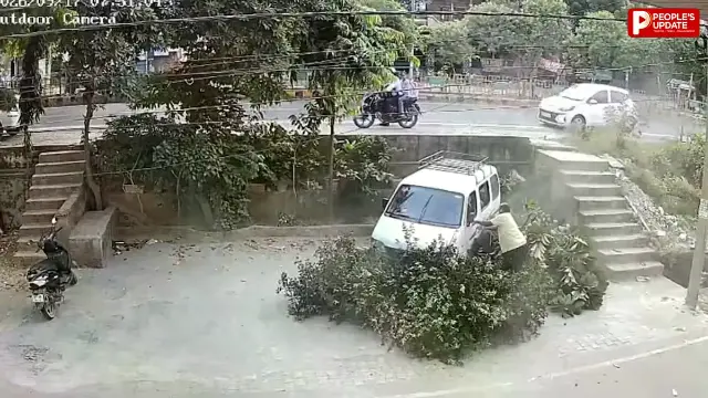 गाजियाबाद में बच्चों से भरी वैन पलटी, हादसे के बाद मचा हड़कंप, सभी बच्चे सुरक्षित