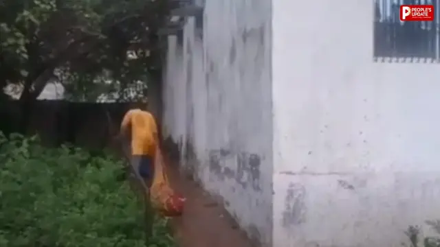 बक्सर में शव को स्ट्रेचर की जगह जमीन पर घसीटा, पोस्टमार्टम हाउस ले जाने का VIDEO VIRAL