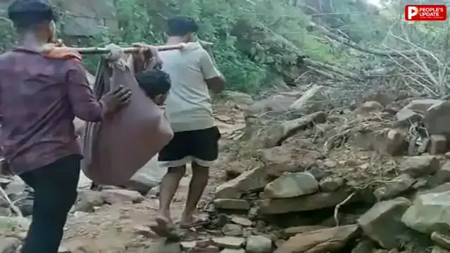 सतना में बदहाल सड़क की तस्वीर, मरीज को डेढ़ किमी तक कंधे पर ढोया, बारिश में दलदल बना रास्ता