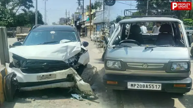 जबलपुर में बच्चों से भरी स्कूल वैन पलटी, 11 बच्चे घायल, तेज रफ्तार कार ने पीछे से मारी टक्कर