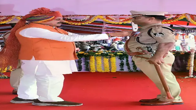 150 से ज्यादा प्रशंसा प्रमाण-पत्र! छिंदवाड़ा के ASP आशीष खरे को राष्ट्रपति पदक, 25 साल की सेवा का मिला सम्मान