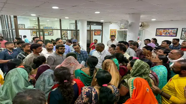 छिंदवाड़ा में टीसी कनेक्शन की समस्या पर सांसद ने ली अधिकारियों की बैठक, कैंप लगाकर स्थायी कनेक्शन देने के निर्देश