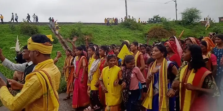 विश्व आदिवासी दिवस पर घंसौर में निकला भव्य जुलूस, दिनभर रही डीजे-ढोल नगाड़ों और सांस्कृतिक कार्यक्रमों की गूंज
