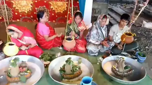 घंसौर-सावन में सामूहिक पार्थिव शिवलिंग पूजन के बाद जलाशय में विसर्जन, गूंजे भोले बाबा के जयकारे
