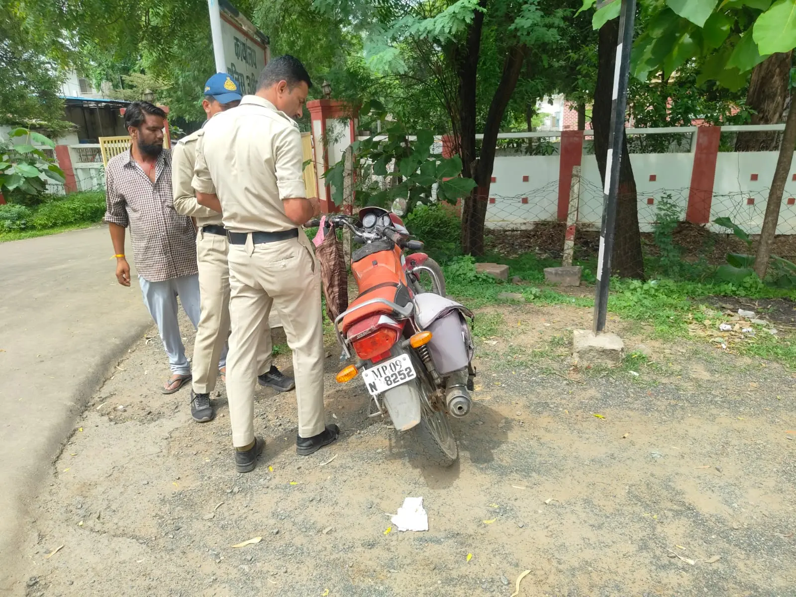 हेलमेट न पहनने पर 7 पुलिसकर्मियों के कटे चालान