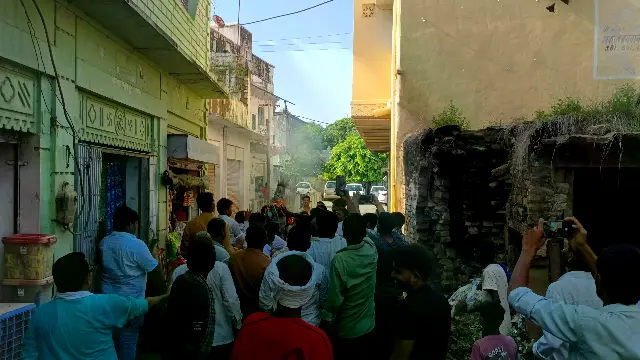 गोहद में कांग्रेस का प्रदर्शन, पानी की बौछार और पुलिस से हुई झूमाझपटी