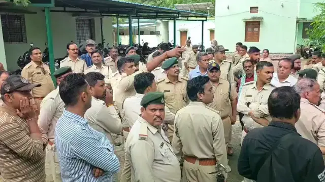 आरक्षण नियमों की अनदेखी का आरोप, SC-ST कर्मचारियों ने उठाए सवाल