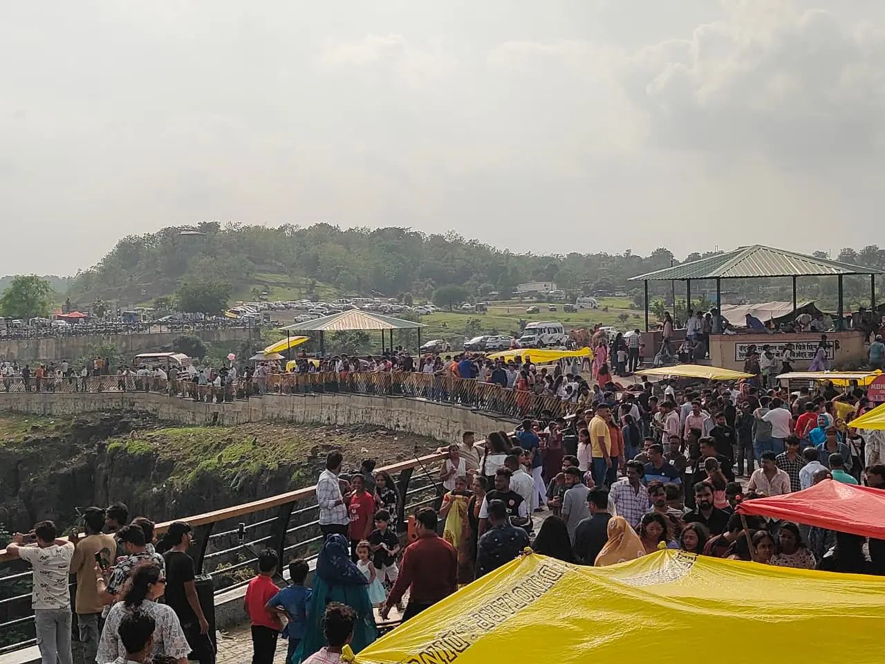 प्राकृतिक सौंदर्य का अद्भुत नजारा... पातालपानी पहुंचे बड़ी संख्या में पर्यटक