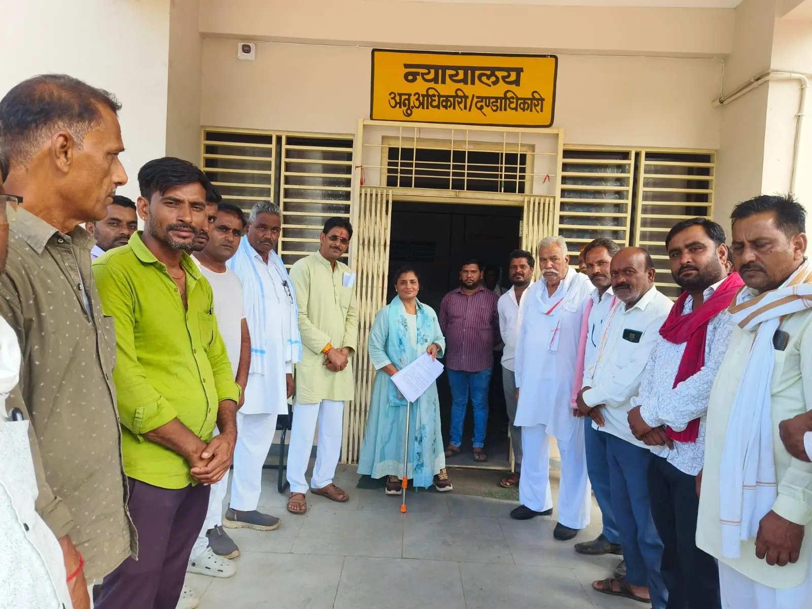 फसल बीमा राशि नहीं मिलने पर किसानों ने सौंपा ज्ञापन, सात दिन में कार्रवाई नहीं हुई तो आंदोलन की चेतावनी