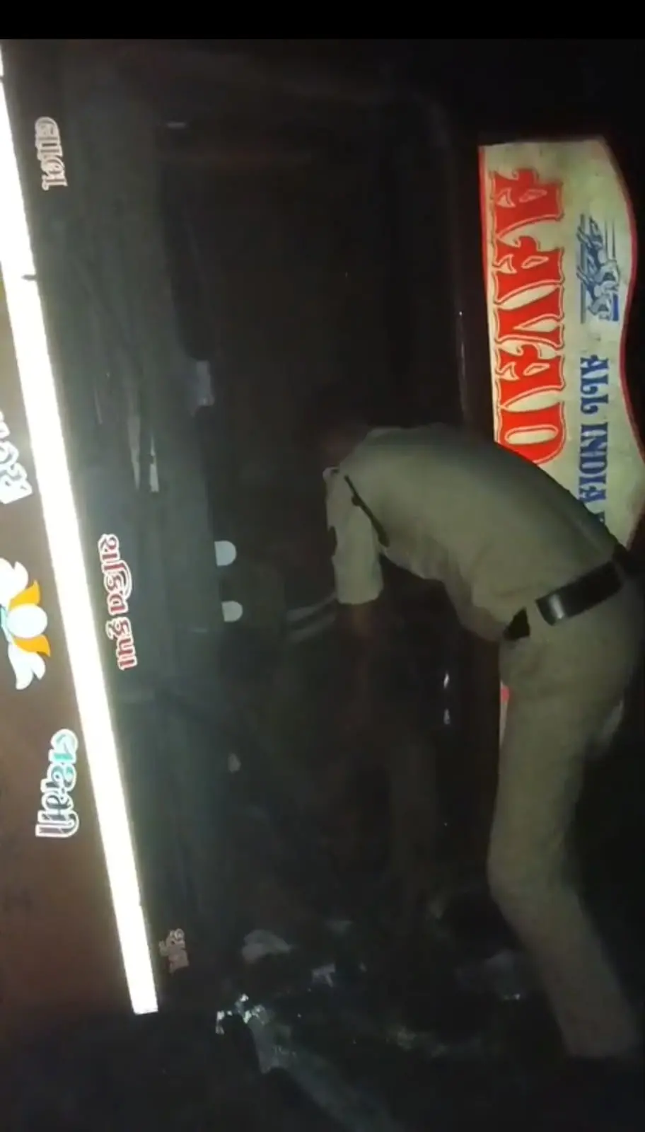 पुलिस बनी रक्षक, ट्रक ड्राइवर की बचाई जान; अस्पताल में चालक का इलाज जारी
