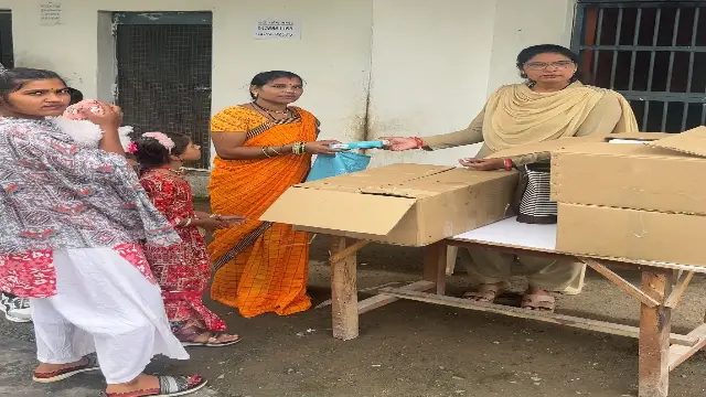 हरदा जेल में रक्षाबंधन पर भावुक हुए भाई-बहन, बहनों ने उपहार नहीं अपराध से दूर रहने का लिया वचन